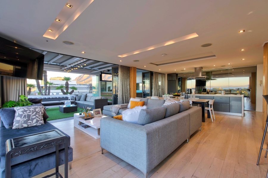 To Let 2 Bedroom Property for Rent in Green Point Western Cape